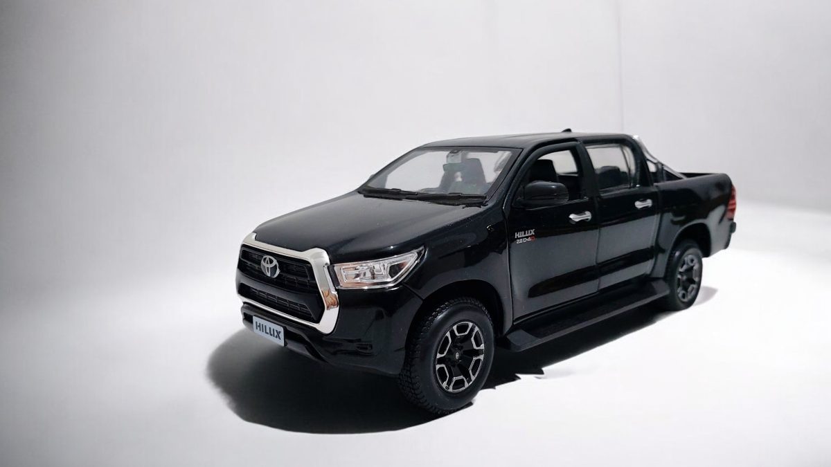 Toyota Hilux 2.8 D-4D Negro Escala 1:27 – Maisto – HobbyStop