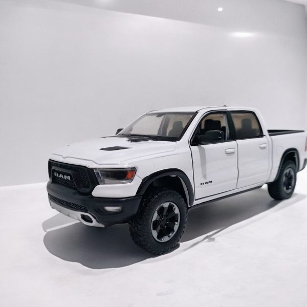DODGE RAM BLANCA ESCALA 1:27