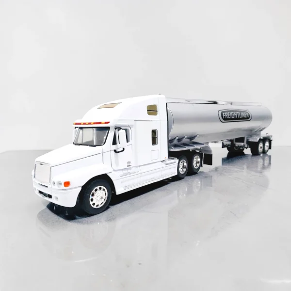 Camión de colección Freightliner 1:32 blanco Welly vista diagonal